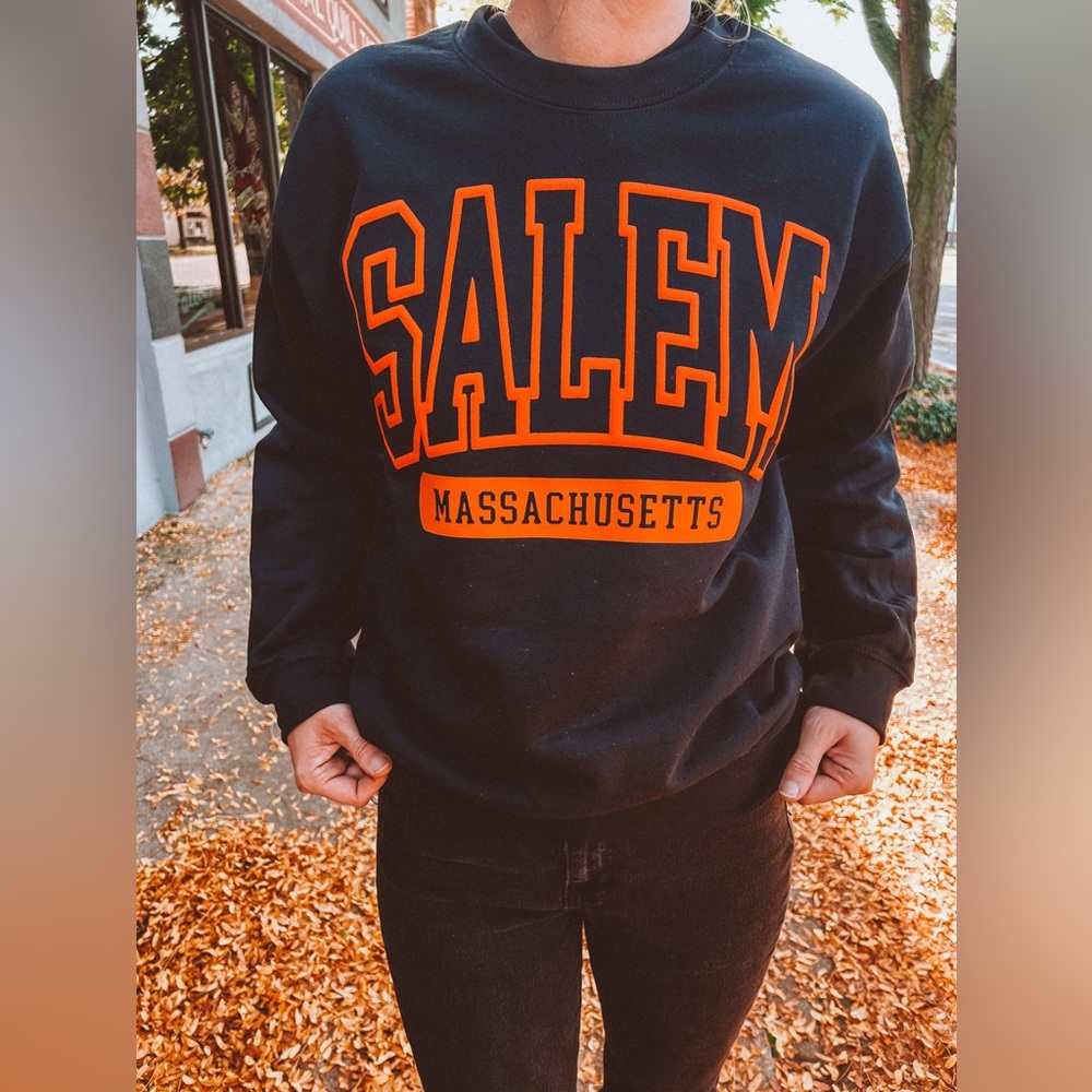 3D puff Salem Mass crewneck